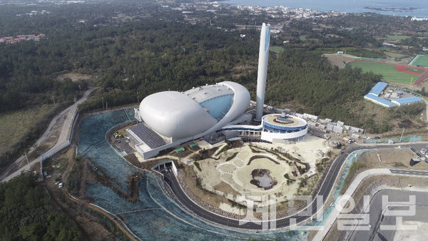 제주시 구좌읍 동복리 주민들이 제주환경자원순환센터 부지의 폐열지원사업 이행을 촉구하고 나섰다.