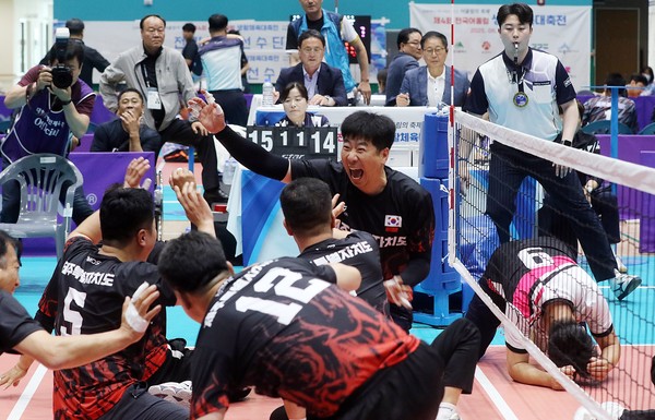 제4회 전국어울림생활체육대축전 좌식배구 3·4위전 경기 모습. 제주도장애인체육회 제공