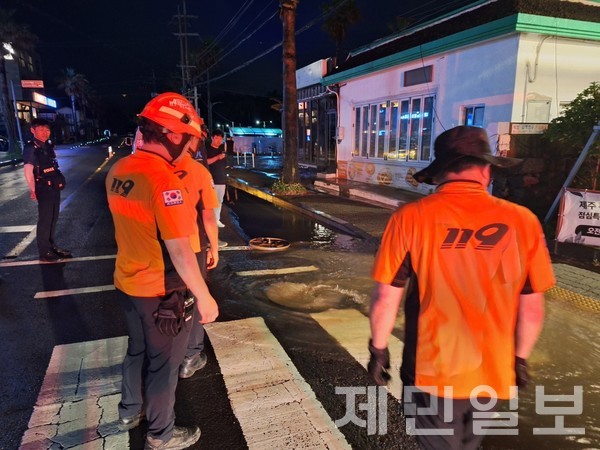 집중호우가 시작된 지난 14일부터 16일까지 도로가 침수되는 등 피해가 잇따랐다.(사진=도 소방안전본부)