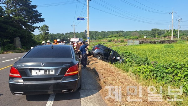 제주 도로에서 교통사고가 발생해 6명이 병원으로 이송됐다.