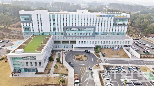  지난달 17일 제주시의 한 고등학교에서 교사를 추행한 10대가 경찰에 입건됐다.