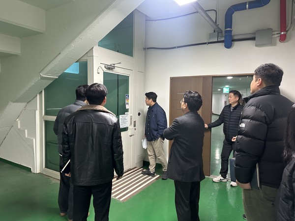 제주도는 지난 1월부터 3월까지 제주도 장애인 담당부서와 도 장애인체육회, 지체장애인협회 등과 함께 장애인 편의시설에 대한 합동점검을 실시했다. 사진은 합동점검 모습. 제주도 제공