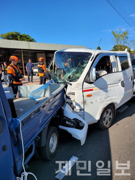 대낮에 만취 상태로 차를 몰다가 사고까지 낸 60대 남성이 경찰에 붙잡혔다.(사진=제주소방안전본부)