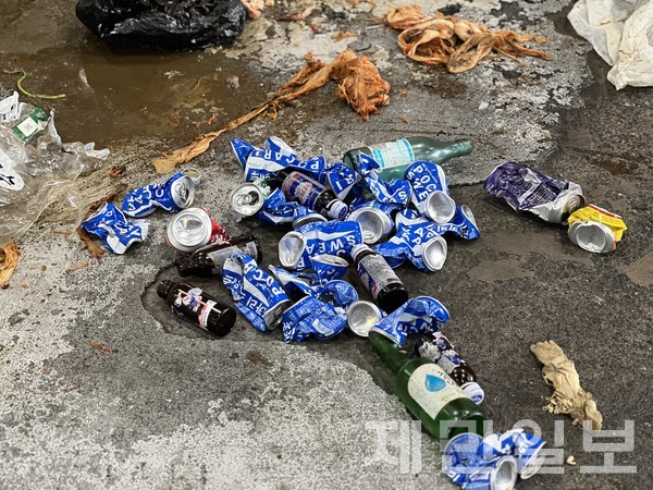 제주도가 쓰레기 배출 관리를 제대로 지도하지 않았다는 지적이 나오고 있다.전예린 기자 