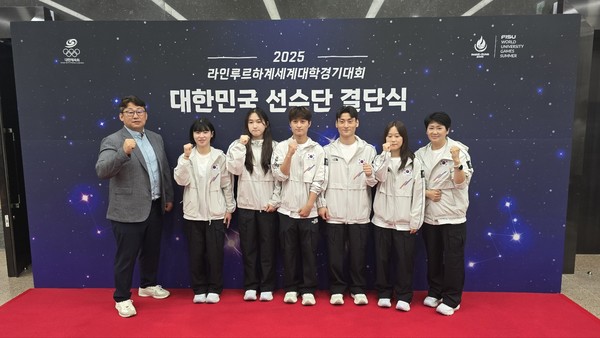 왼쪽부터 차례대로 장승택 도체육회 체전운영부장, 이경하(유도), 김예림(수영·다이빙), 김영호(수영·다이빙), 김영택(수영·다이빙), 오수연(수영·다이빙), 강서윤 지도자(수영·다이빙).