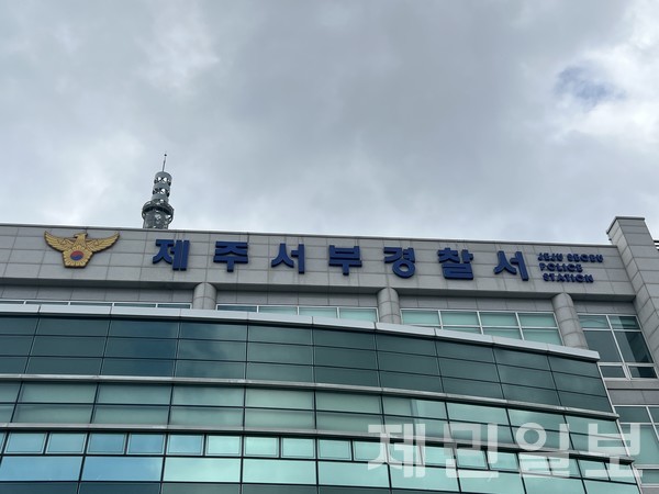 무면허 상태로 차를 훔쳐 운전하다 경찰에 적발되자 도주를 시도한 10대 청소년 일당이 경찰에 붙잡혔다.전예린 기자 