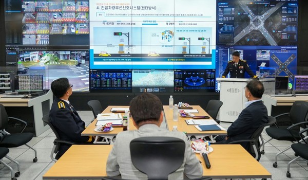 제주자치경찰단은 7일 오후 자치경찰단 3층 회의실에서 창설 제19주년 기념행사를 개최했다.