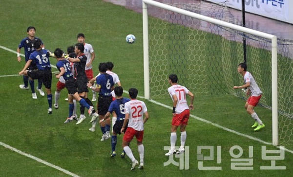 제주월드컵경기장에서 펼쳐지고 있는 백록기 대회 경기 모습(제민일보 DB)