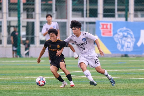 제33회 백록기 전국 고교 축구대회 조별예선 1일차 제주서귀포고-전북고창북고 경기 모습. 김은수 기자