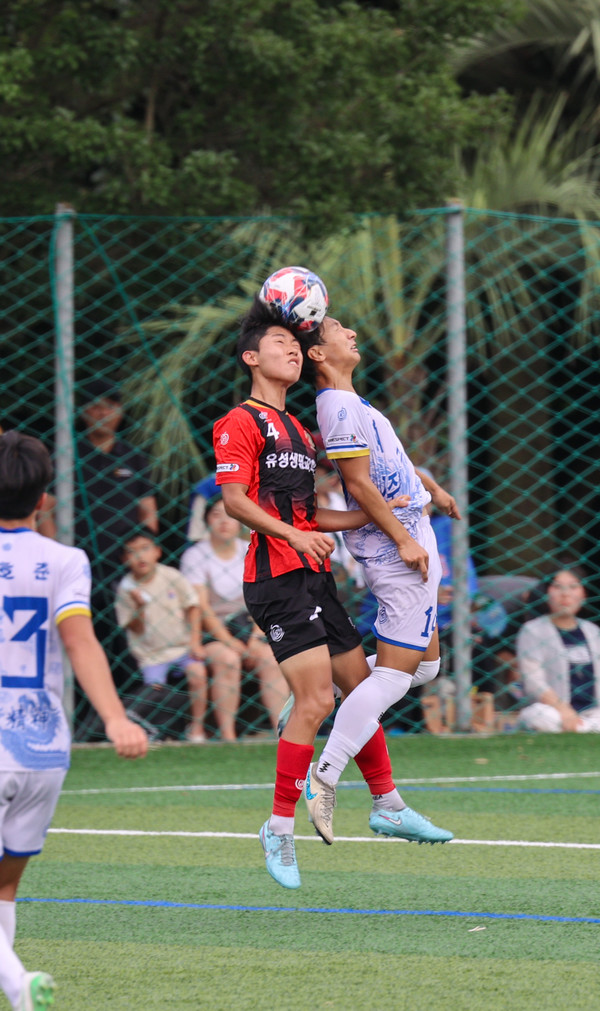 제33회 백록기 전국 고교 축구대회 조별예선 1일차 대전유성생명과학고-제주제일고 경기 모습. 김은수 기자