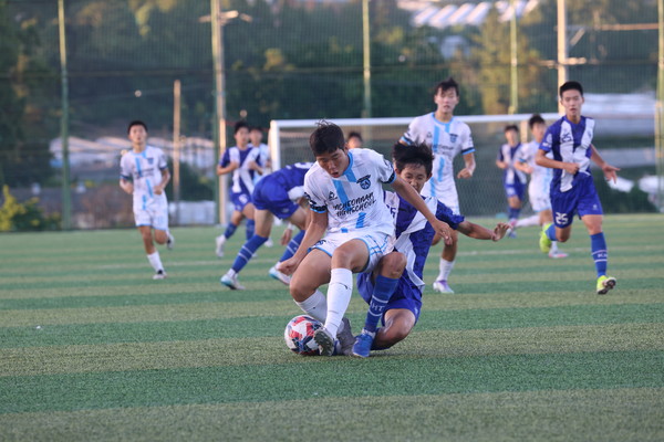 지난 26일 열린 2025 백록기 U17 유스컵 14강 인천남고와 경기FC KHT 일동(U18) 경기 모습. 김은수 기자