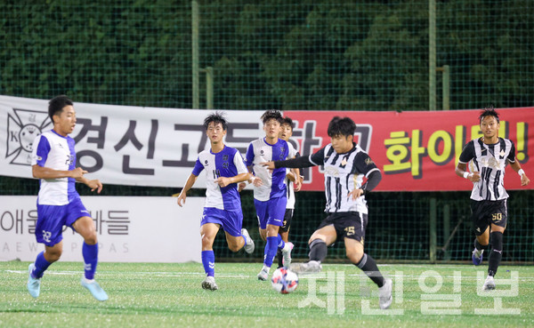 26일 서울경신고와 서울대한FCU18 경기 모습