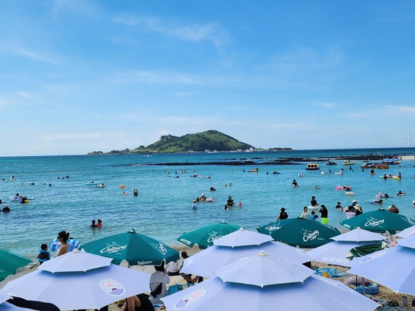 금능해수욕장. 제주도 제공