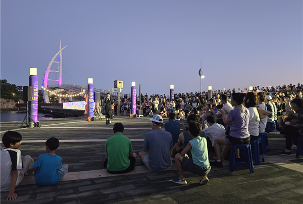 서귀포시 새연교 일원에서 진행 중인 '금토금토 새연쇼'