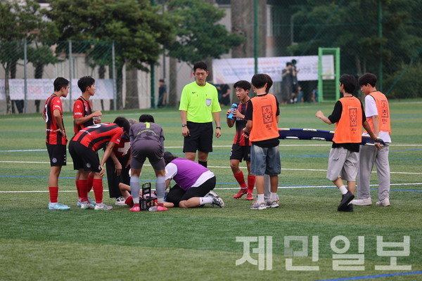 경기장 내 선수들의 안전을 위해 모든 경기에 보건소 직원과 봉사자들이 자리를 지켰다.