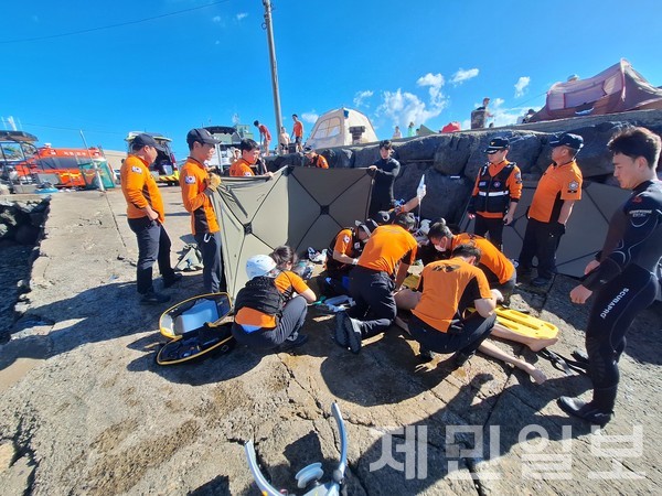 지난달 26일 오후 4시15분께 제주시 한림읍 월령포구에서 20대 남성이 물놀이를 하다 숨지는 사고가 발생했다.(사진=도 소방안전본부)