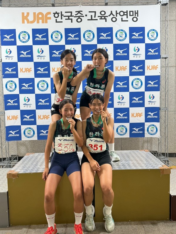 왼쪽 위부터 시계방향으로 전효리, 김시윤, 최서은, 진주아.