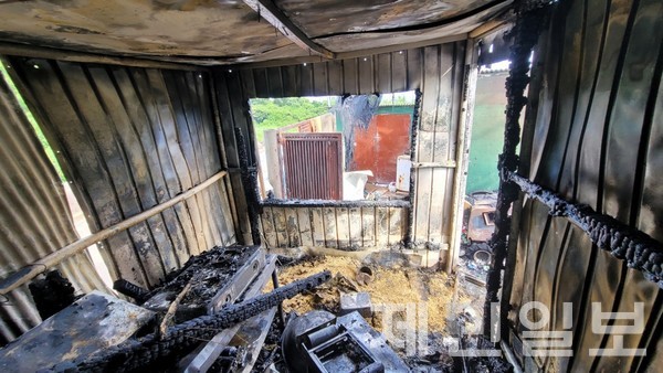 화재가 발생한 컨테이너 모습.(제주소방안전본부 제공)