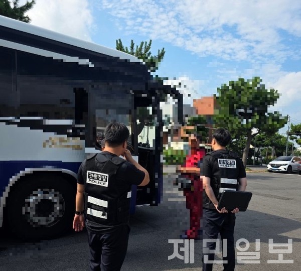 제주에서 관광통역안내 자격 없이 불법 관광영업 40대 대만인 적발됐다.