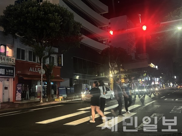 도내 보행자 우선도로에서 발생한 교통사고로 사상자가 잇따르고 있다.전예린 기자 