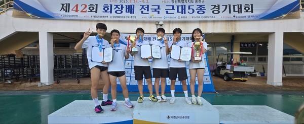 왼쪽부터 귀일중 박지환, 김준환, 강지형, 김재현, 육희선, 박효연.