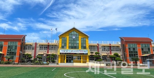 김녕초등학교 동복분교장은 최근 제주도교육청에 내년 개교를 목표로 본교 승격을 신청했다.전예린 기자