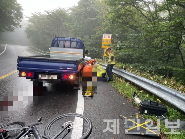 제주에서 1t 트럭과 자전거가 충돌해 50대가 심정지 상태로 병원에 이송됐다.(사진=제주소방안전본부)