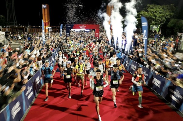 2024 Trans Jeju 국제트레일러닝대회 50km, 100km 출발 모습