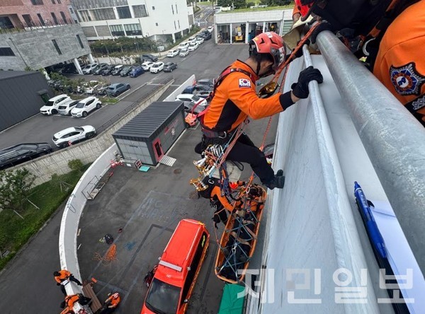 제주소방안전본부는 지난 13일부터 오는 21일까지 하반기 구조대 특별구조훈련을 실시한다.(사진=도 소방안전본부)