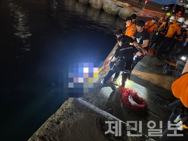 서귀포항에서 60대 선원이 바다로 추락해 숨졌다.(사진 제주소방안전본부)