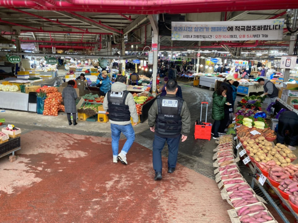 서귀포경찰서는 늘어나는 체류외국인 범죄에 대응을 위해 지난 5월부터 전담 대응부서를 형사 1개팀에서 수사·형사 4개팀으로 확대했다. 