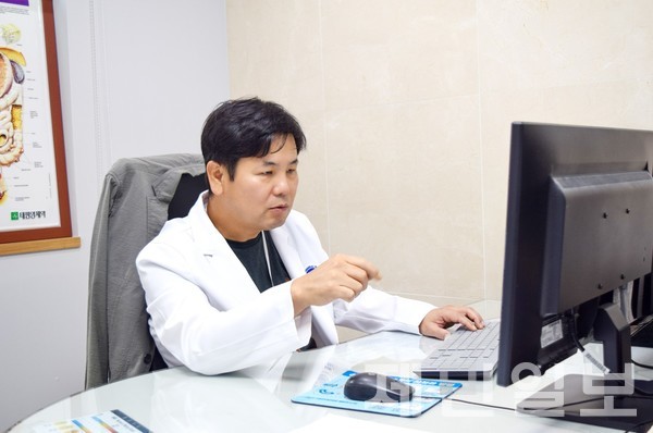 권오상 센터장은 충남대학교 의과대학 학사, 을지대학교 외상전담전문의 등을 두루 역임했으며 현재 제주한라병원 권역외상센터장으로 활동하고 있다. 전예린 기자 