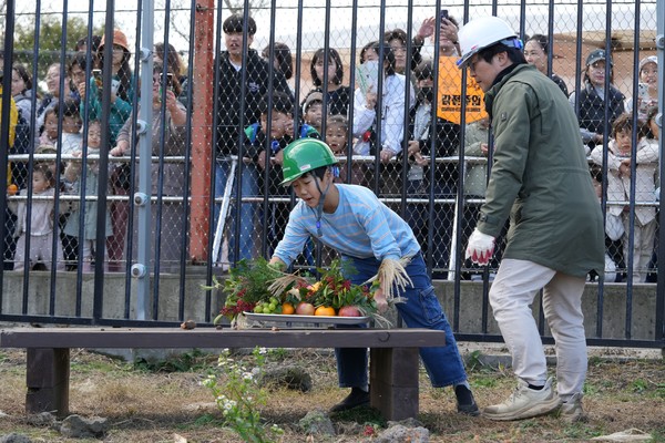  '반달가슴곰 오픈하우스' 체험에 참여한 어린이. (사진-제주자연생태공원) 