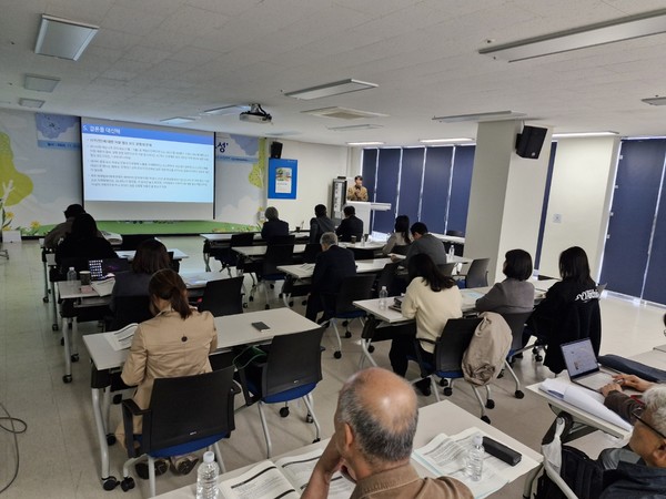 허찬행 언론인권센터 상임이사가 '언론 보도 인권 감수성의 현주소와 과제'를 주제로 발표하고 있다.