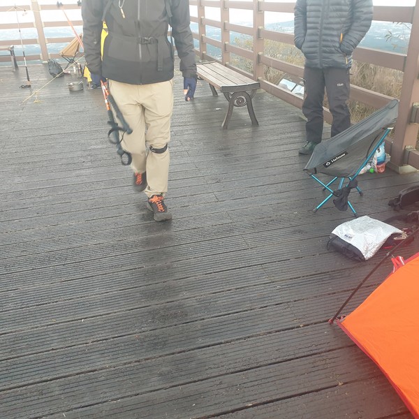 온라인 커뮤니티에 올라온 큰노꼬메 오름 캠핑·취사 사진