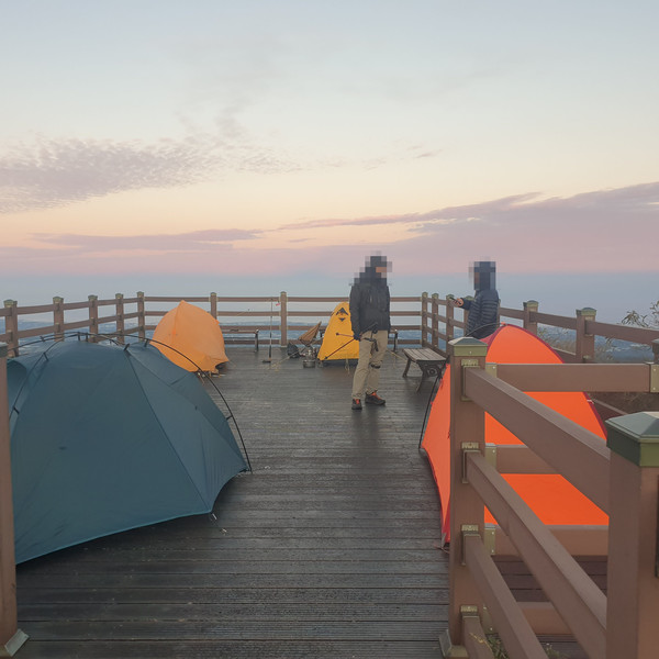 온라인 커뮤니티에 올라온 큰노꼬메 오름 캠핑·취사 사진