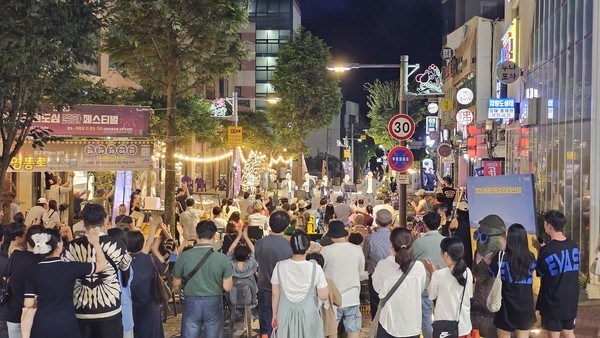 2025 서귀포 원도심 문화페스티벌'의 올해 마지막 공연이 오는 11월 30일 진행된다. 