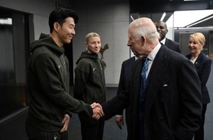 <b>손흥민</b>, <b>찰스 3세</b>와 <b>만남</b>의 의미