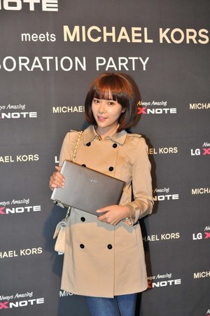 <b>황정음</b>, 사무실을 집으로 개조한 일상 공개