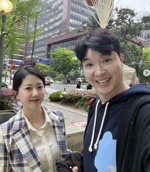<b>박수홍</b>, <b>압구정</b> <b>70억</b> 아파트 <b>이사</b> 소식 전해
