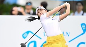 <b>이예원</b>, KLPGA <b>매치플레이 4강</b> 진출… <b>홍정민</b>과 준결승 맞붙는다