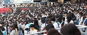 <b>류현진 호투</b>로 한화, NC 꺾고 시즌 <b>5승</b> 기록
