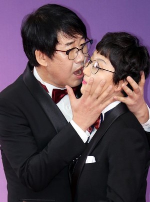 '1호가 될 순 없어2' <b>최양락</b> <b>팽현숙</b> 부부, <b>뜨거운</b> 키스 공개