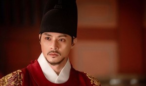 '<b>귀궁</b>' 김지훈, <b>팔척귀</b> 빙의로 충격적인 반전