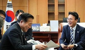 김민석, 일본 총리 보좌관과 <b>한일</b> <b>협력</b> 논의