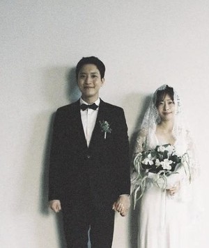 <b>조형우</b>, <b>김윤의</b> 작가와 <b>결혼</b>
