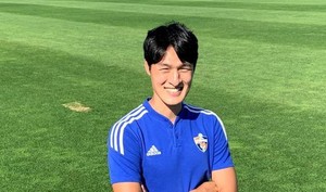 <b>알아인</b> vs <b>맨시티</b>, 엘링 홀란과 <b>박용우</b>의 공중볼 경합