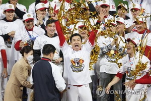 <b>김강민</b>, SSG 소속으로 <b>은퇴</b>식 출장