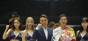 주원지엘에스 안종원 전무, 로드FC 073에서 트로피 시상 - 뉴스 썸네일 이미지